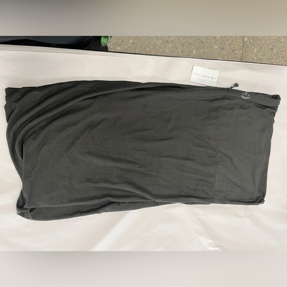 BEYOND YOGA NWT Black Pocket Infinity Soft Scarf - Picture 8 of 8